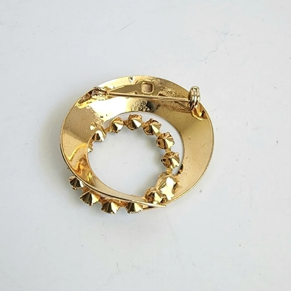 Vintage Green Rhinestones Brooch‎ Gold Tone Circle Round Pin 60s Estate Piece